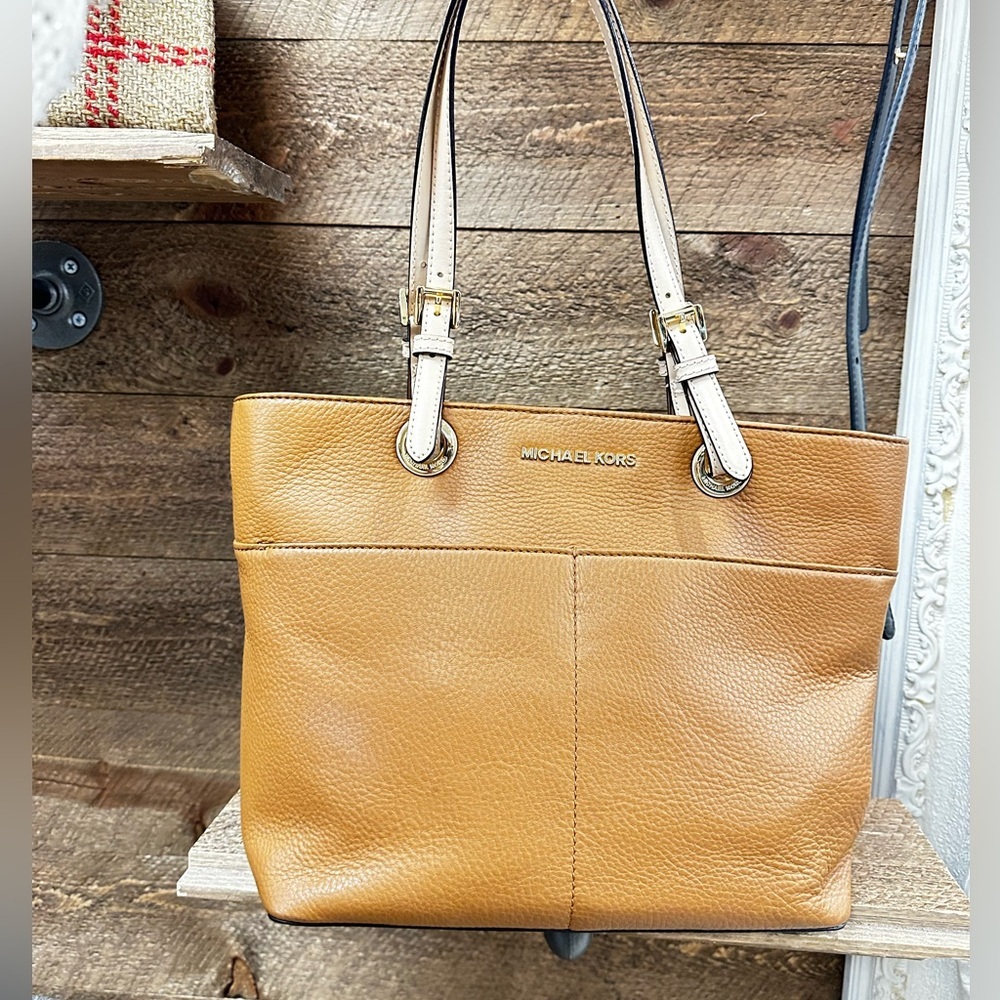 Michael Kors Pebbled Leather Tote – Tan / Camel – Gold Hardware - Picture 3 of 9